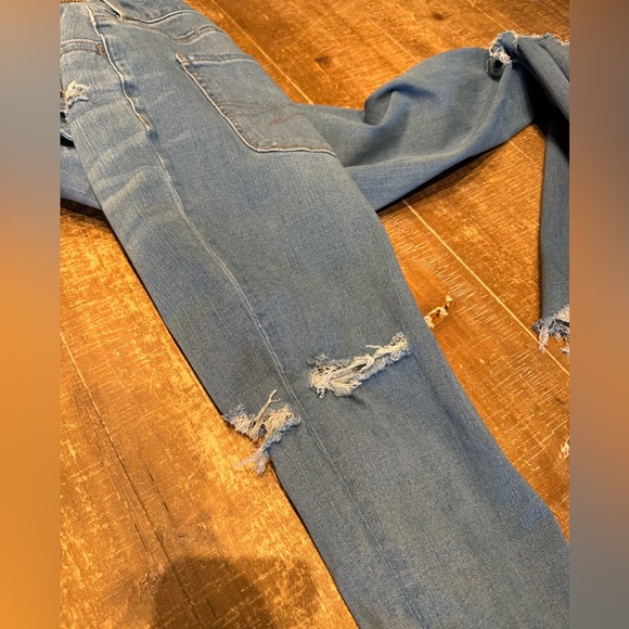 American Eagle Hi-Rise Distressed Jeggings - Picture 14 of 16